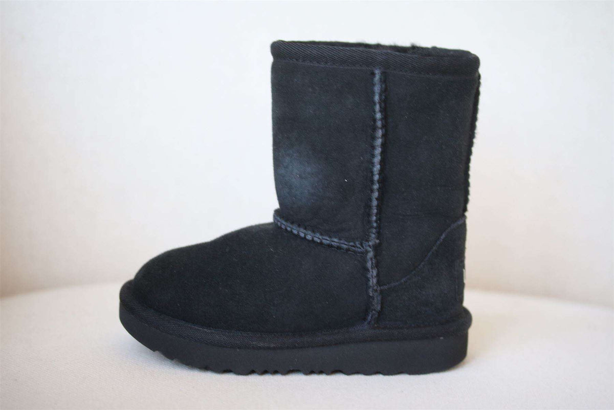 UGG KIDS CLASSIC II SHORT BLACK BOOTS EU 23.5 UK 6