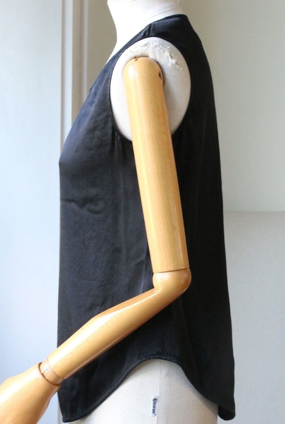 RAQUEL ALLEGRA BLACK SILK TANK TOP UK 8