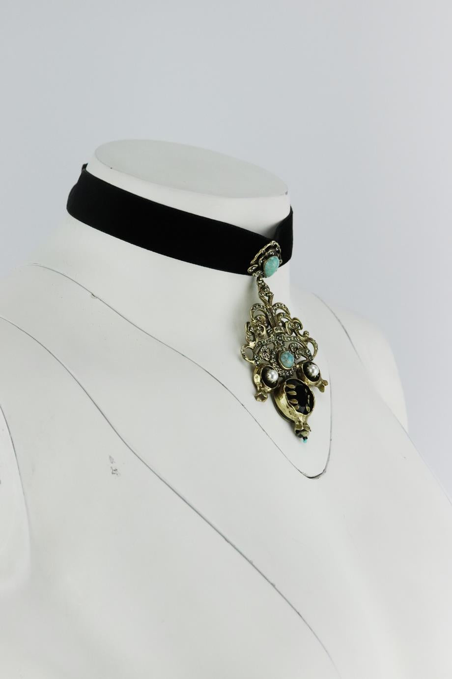 ETRO GOLD TONE CRYSTAL EMBELLISHED, ONYX AND FAUX PEARL VELVET CHOKER
