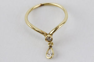 JACQUIE AICHE 14K YELLOW GOLD TEARDROP DIAMOND SHAKER V RING 15 MM