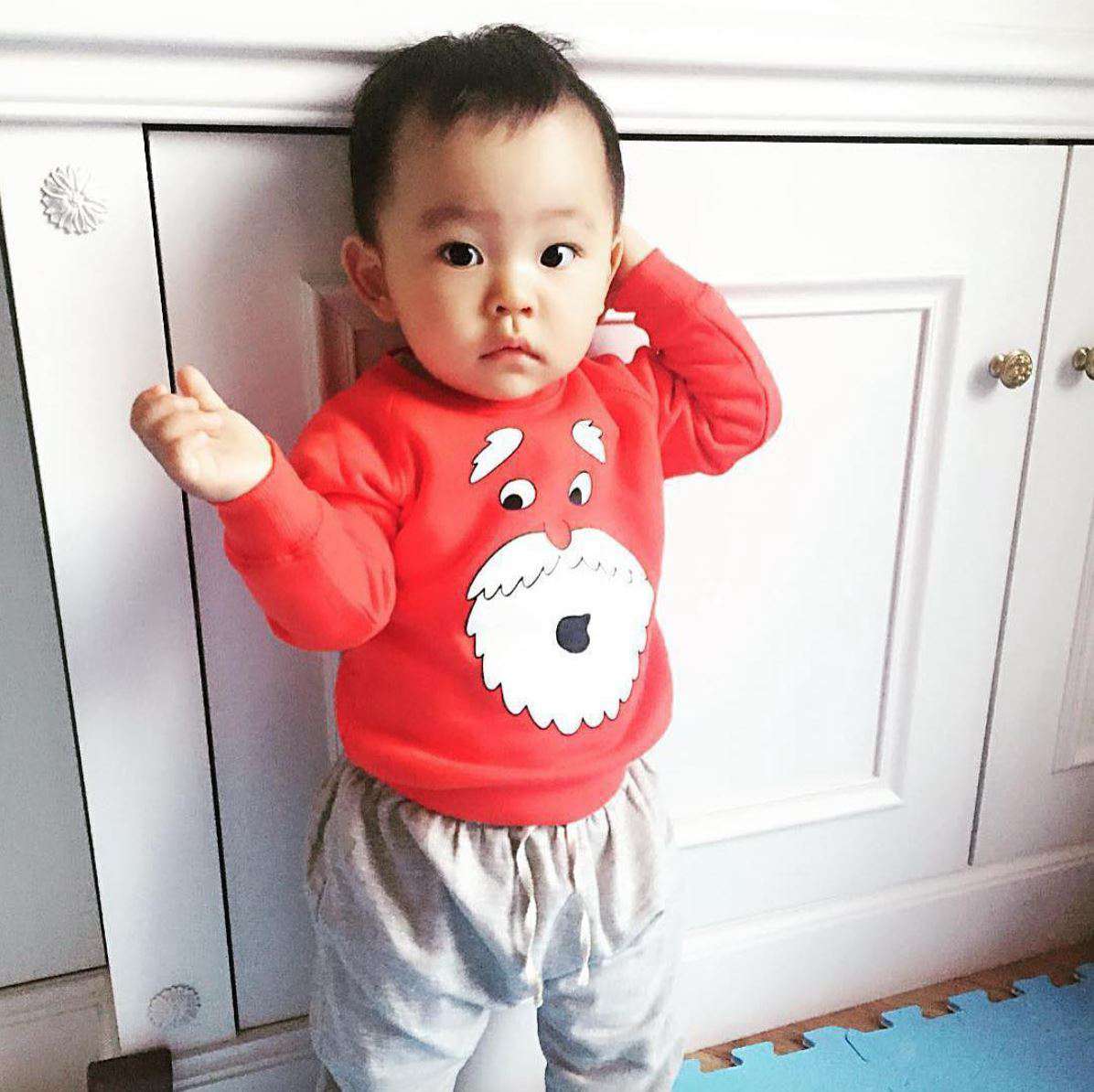 STELLA MCCARTNEY KIDS BILLY FATHER CHRISTMAS BABY SWEATSHIRT 9 MONTHS