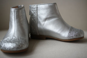 BABY DIOR SILVER LEATHER GLITTER CANNAGE ANKLE BOOTS EU 20 UK 4