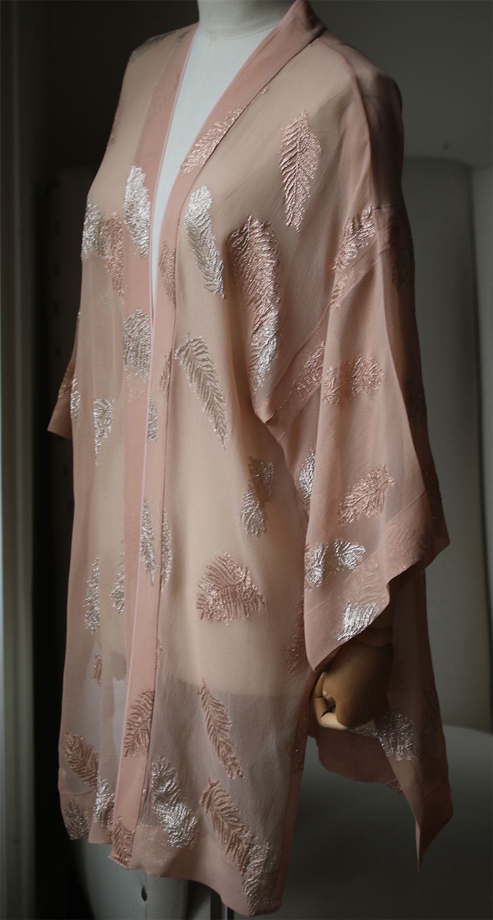 FORTE FORTE LEAF EMBROIDERED KIMONO XSMALL