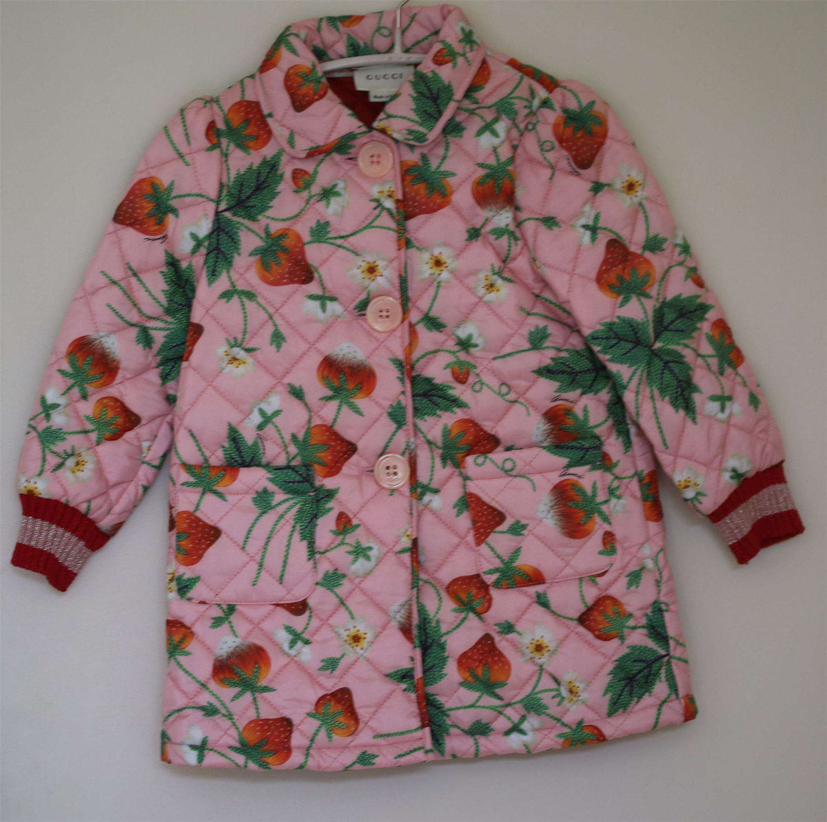 GUCCI GIRLS PINK STRAWBERRY PRINT QUILTED JACKET 24 MONTHS