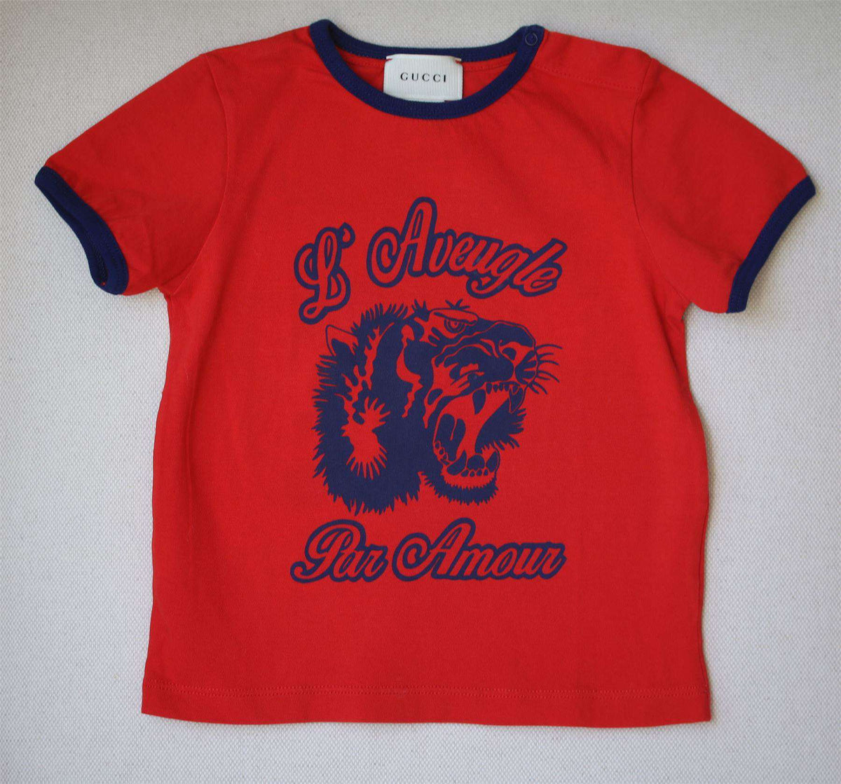 GUCCI BABY BOYS RED L'AVEUGLE PAR AMOUR TOP 24 MONTHS