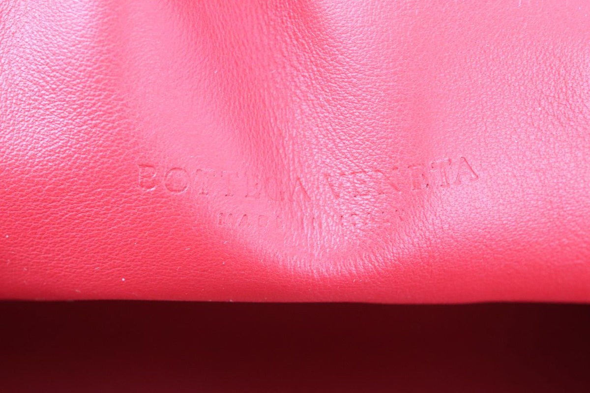 BOTTEGA VENETA THE POUCH LARGE LEATHER CLUTCH