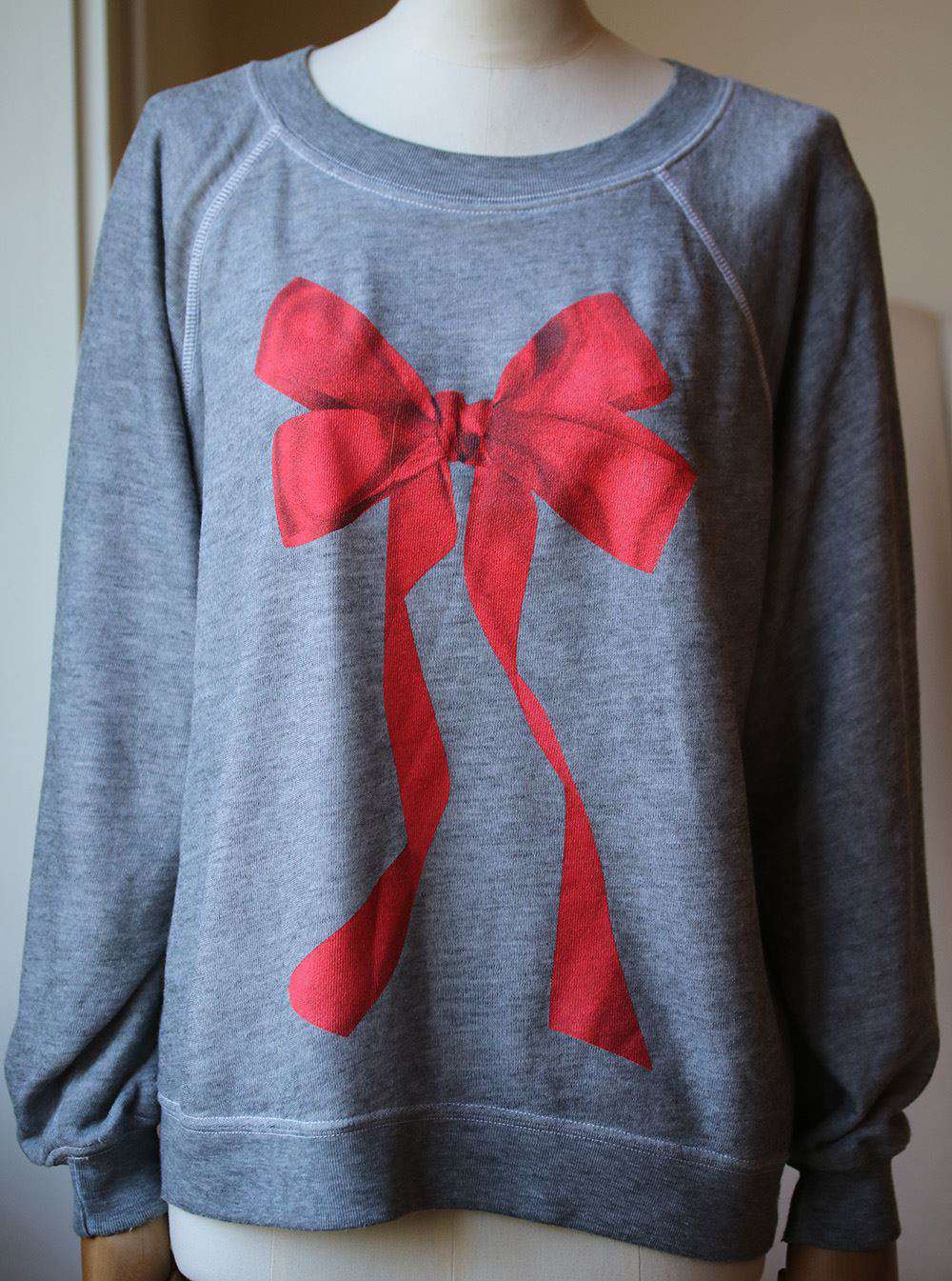 WILDFOX COUTURE I'M THE PRESENT SWEATER SMALL