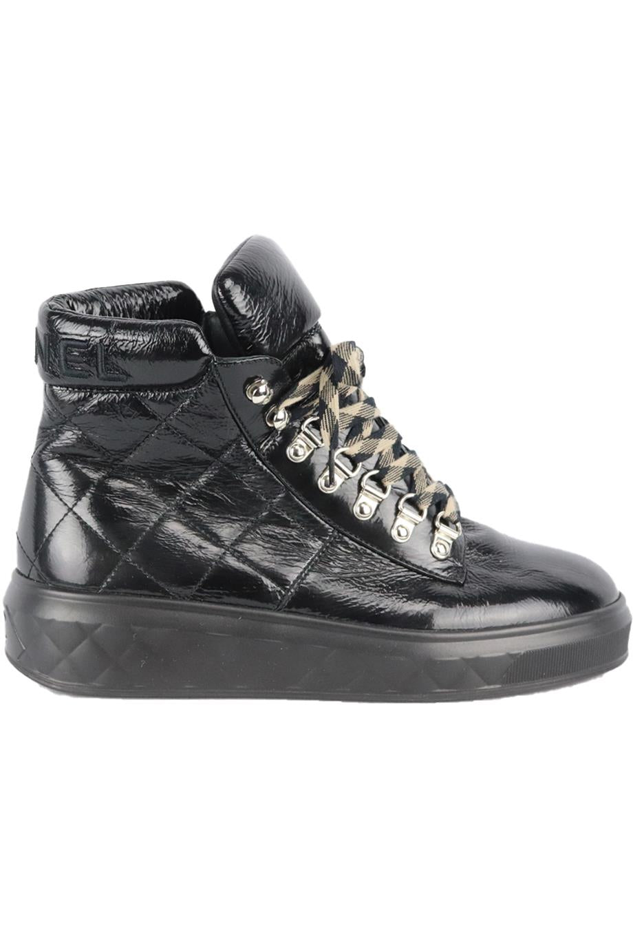CHANEL 2018 QUILTED PATENT LEATHER ANKLE BOOTS EU 38.5 UK 5.5 US 8.5