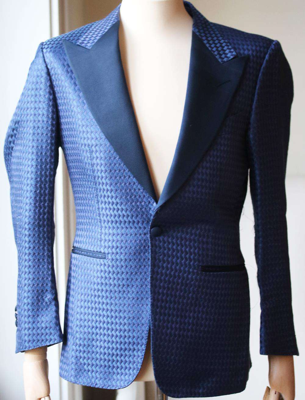 TOM FORD TEXTURED SATIN TRIMMED DINNER JACKET IT 48 UK 38