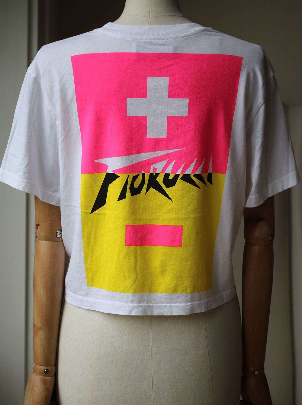 FIORUCCI HIGH VOLTAGE CROP T-SHIRT SMALL